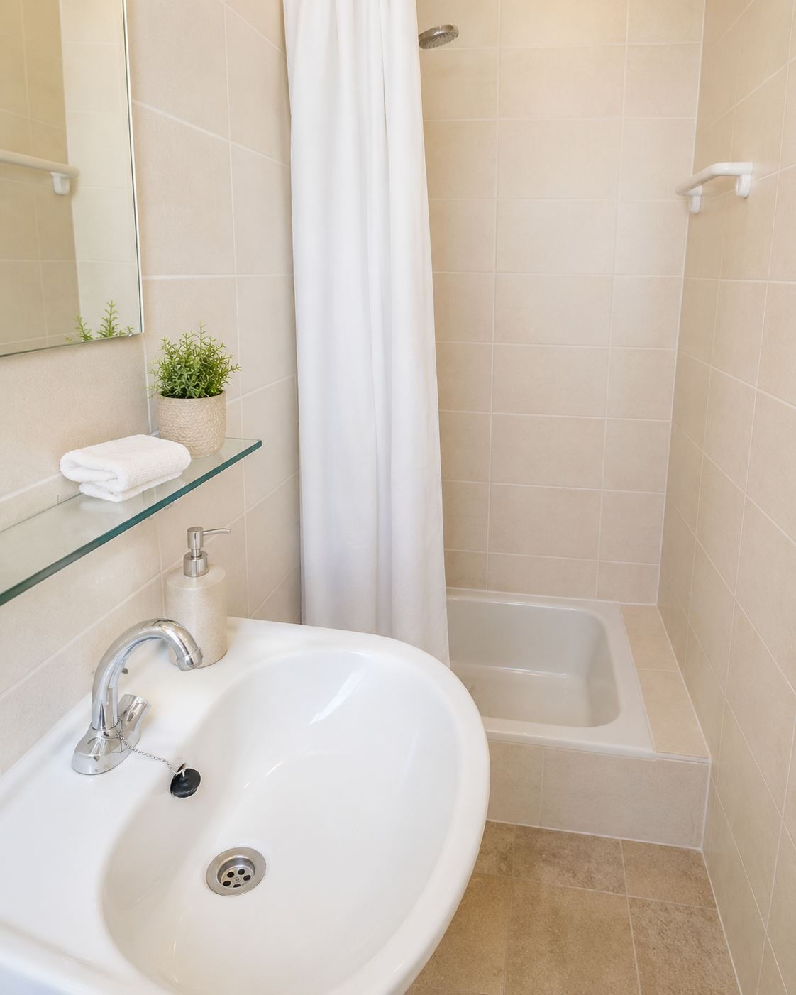 Dusche im Bad – Apartment-Foto